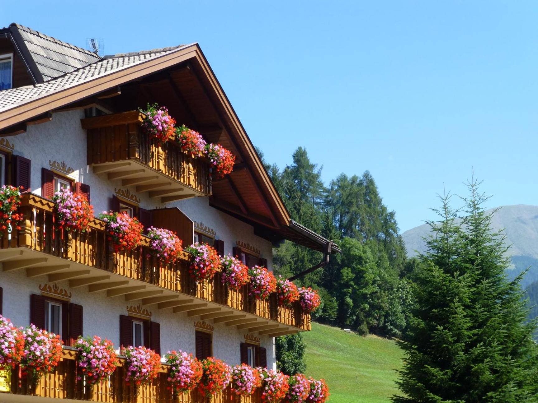 Garni Helfer Bed & Breakfast Dobbiaco Dış mekan fotoğraf